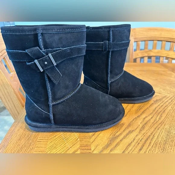 Bear paw Black Suede Boots with Buckle - Picture 1 of 6